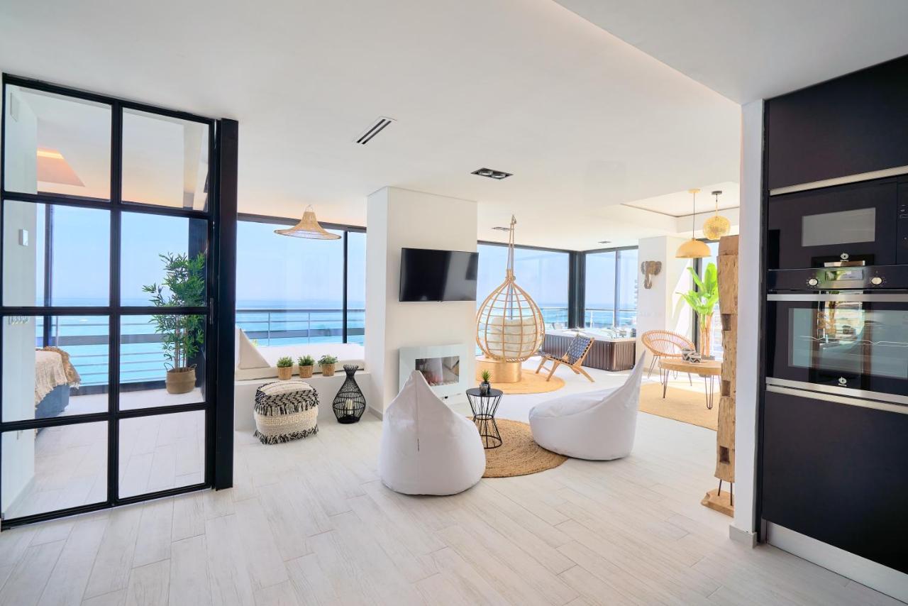 Savanna Beach. Amazing Apartment With Jacuzzi Torremolinos Exterior photo